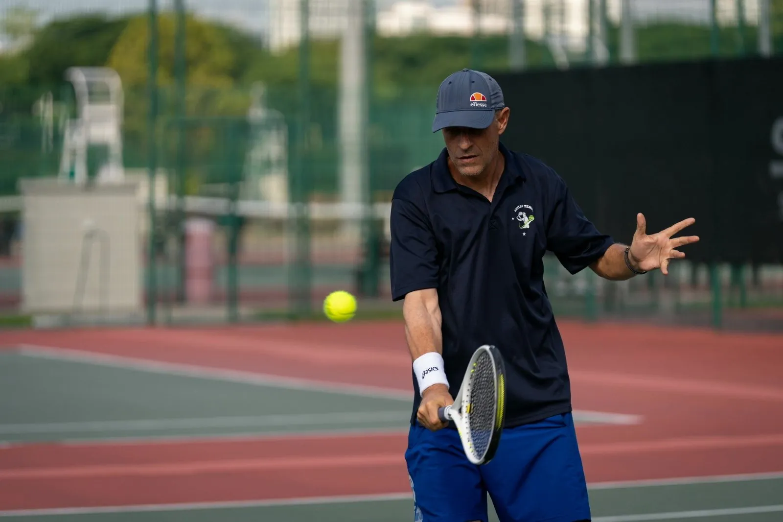 Frédéric Senechal hitting a forehand